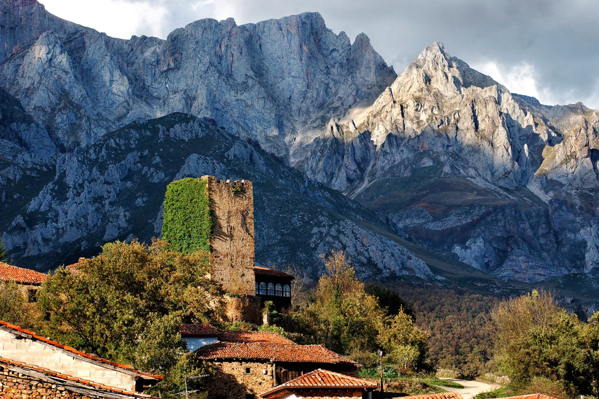 Pueblos con encanto en Picos de Europa Pueblos con encanto en Picos de Europa